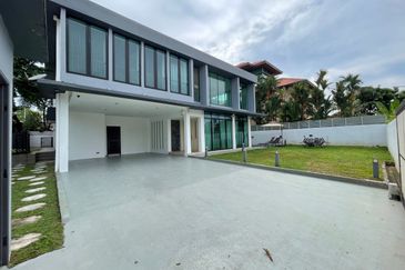 Modern design bungalow with pool. Non bumi lot. Titiwangsa. 
