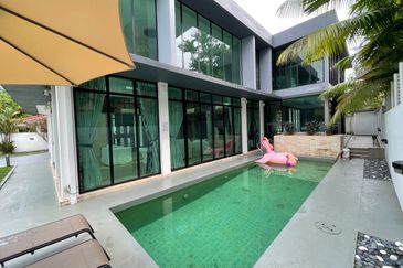 Modern design bungalow with pool. Non bumi lot. Titiwangsa. 