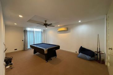 Modern design bungalow with pool. Non bumi lot. Titiwangsa. 