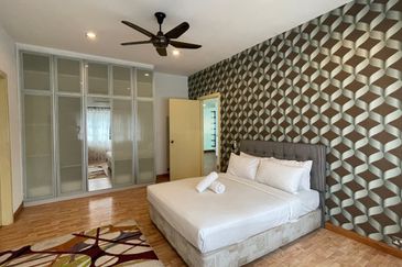 Modern design bungalow with pool. Non bumi lot. Titiwangsa. 