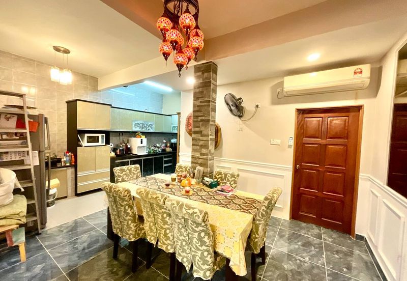 Freehold. Bukit Subang. Shah Alam. 