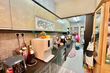 Freehold. Bukit Subang. Shah Alam. 