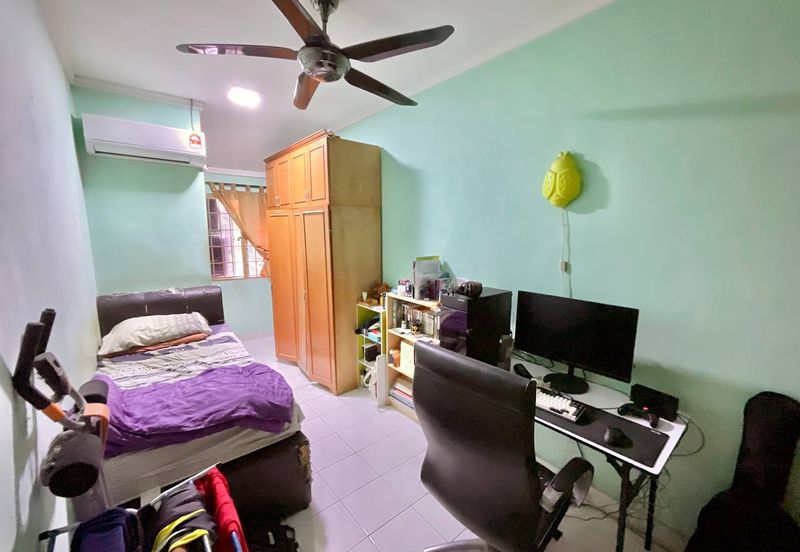 Freehold. Bukit Subang. Shah Alam. 