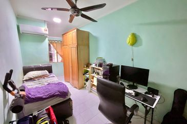 Freehold. Bukit Subang. Shah Alam. 