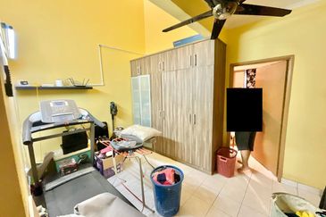 Freehold. Bukit Subang. Shah Alam. 