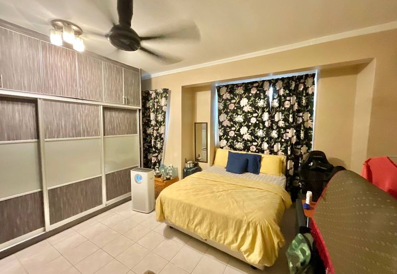 Freehold. Bukit Subang. Shah Alam. 