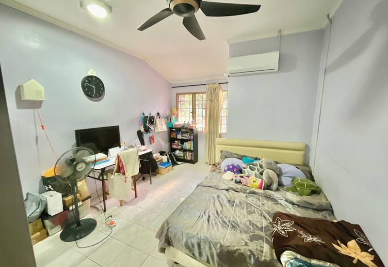 Freehold. Bukit Subang. Shah Alam. 