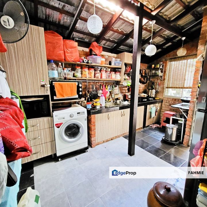 Freehold. Not facing other house. Legundi. Bandar Seri Putra. Bangi. , Selangor, Bangi