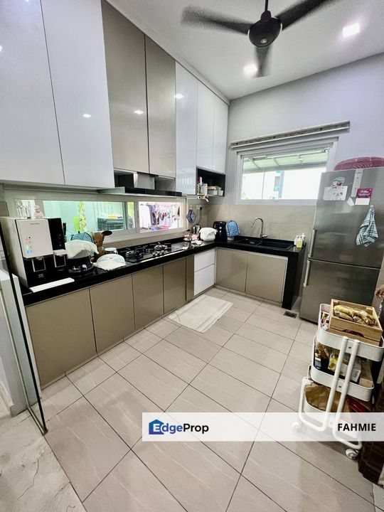 Corner lot.  Freehold. Fully renovated. Aspen. Garden Residence. Cyberjaya., Selangor, Cyberjaya