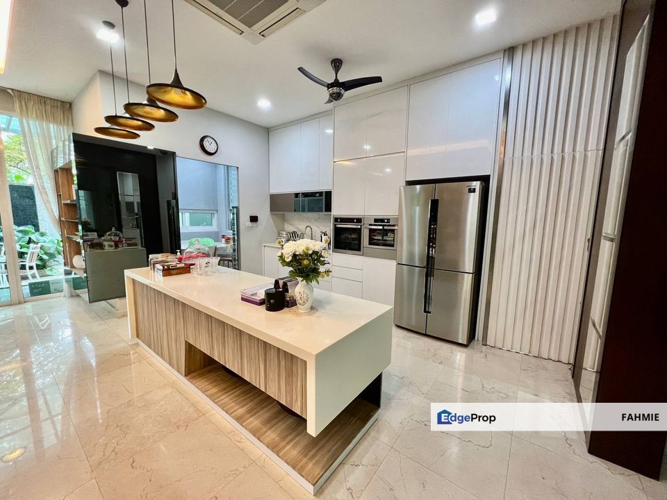 Corner lot.  Freehold. Fully renovated. Aspen. Garden Residence. Cyberjaya., Selangor, Cyberjaya