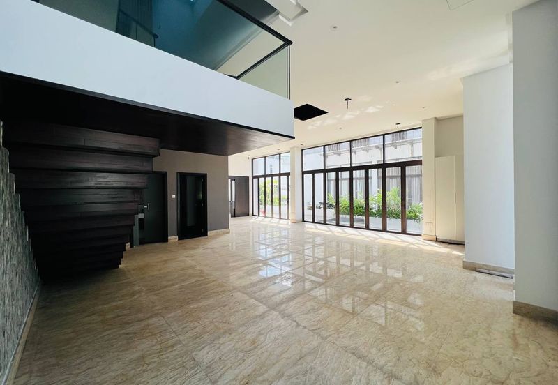 The Maisons, Perdana Lakeview East