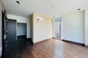 The Maisons, Perdana Lakeview East