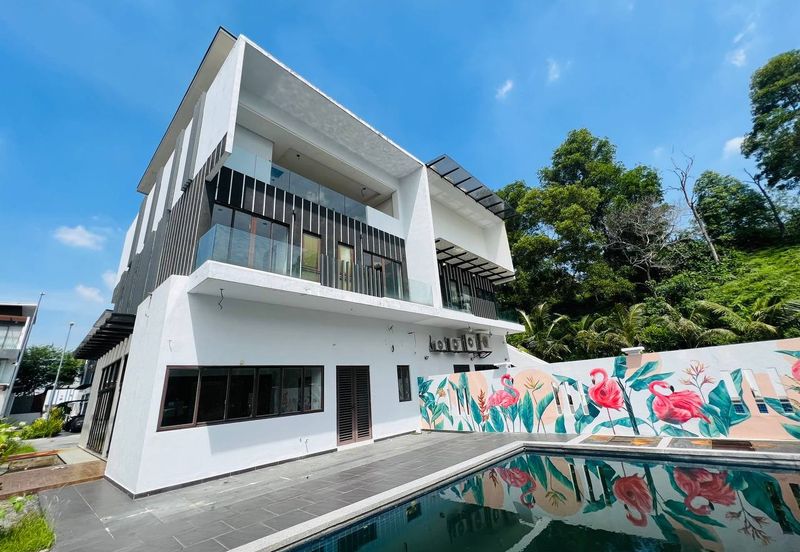 The Maisons, Perdana Lakeview East