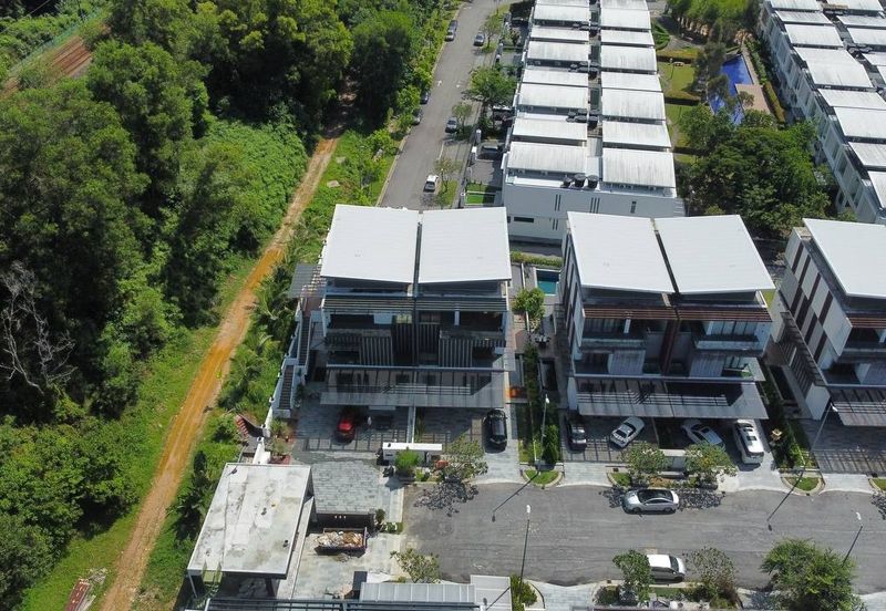 The Maisons, Perdana Lakeview East