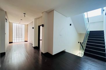 The Maisons, Perdana Lakeview East