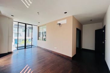 The Maisons, Perdana Lakeview East