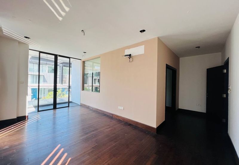 The Maisons, Perdana Lakeview East