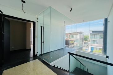 The Maisons, Perdana Lakeview East