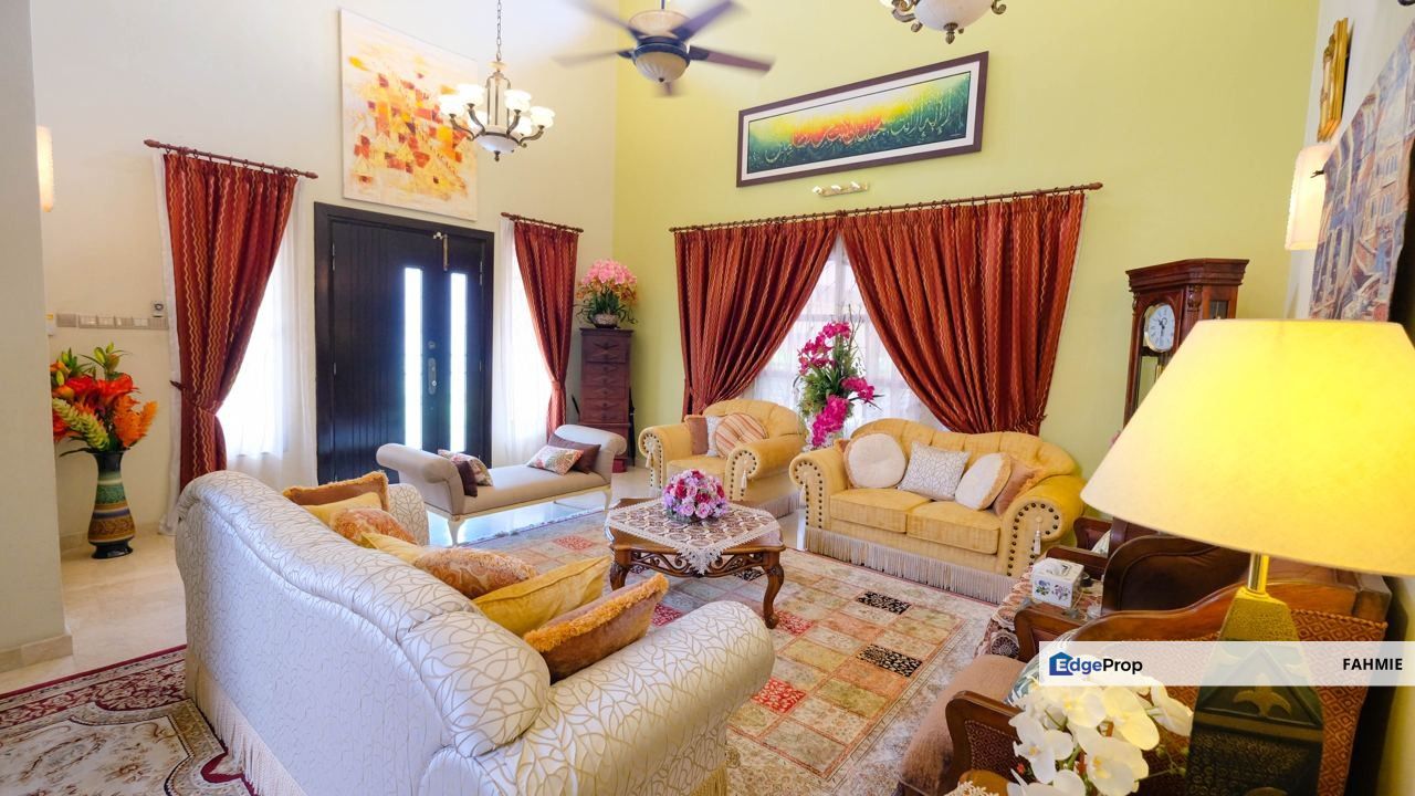 Fully renovated with private pool. Freehold. Laman Ara. Ara Damansara., Selangor, Ara Damansara