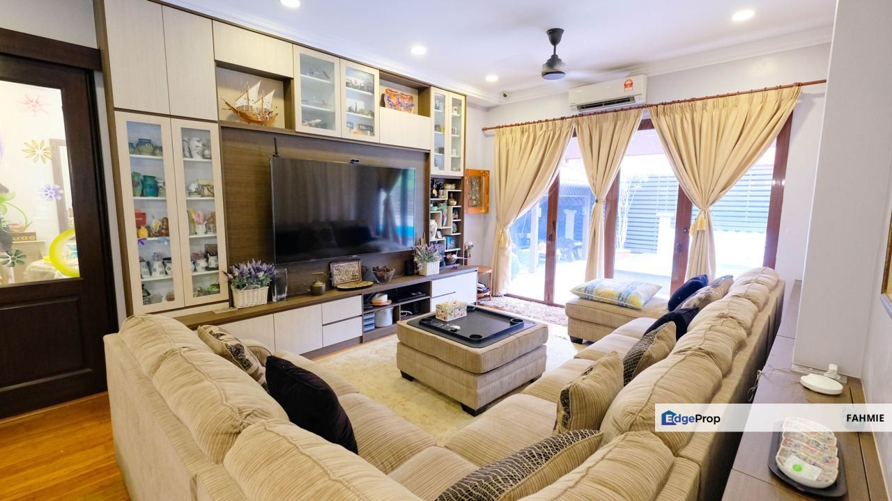 Fully renovated with private pool. Freehold. Laman Ara. Ara Damansara., Selangor, Ara Damansara