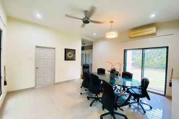 Puncak Pinggiran Putra