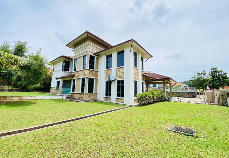 Puncak Pinggiran Putra