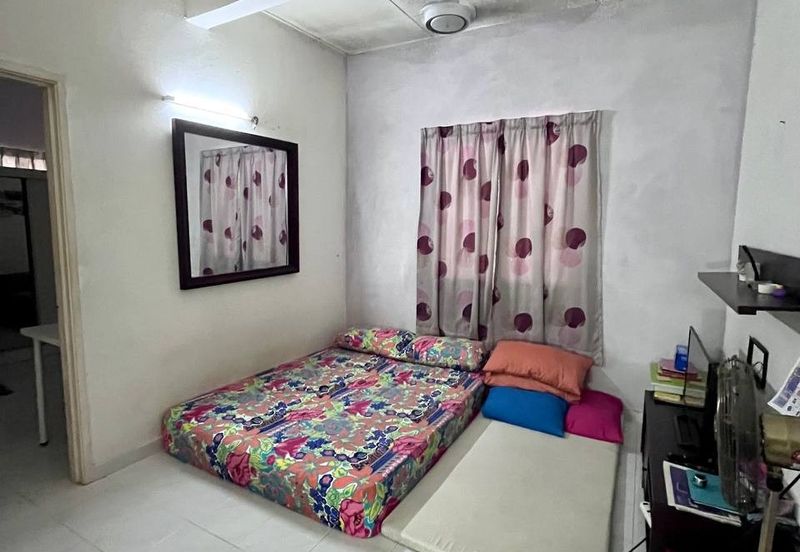 Corner lot. Not facing other house. Subang Bestari. Shah Alam. 