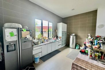 Kristal Court, Seksyen 7