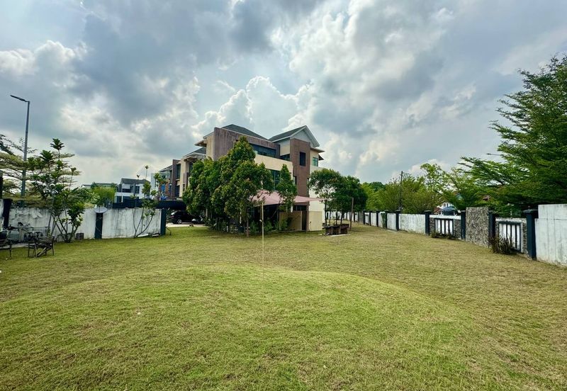 Kristal Court, Seksyen 7