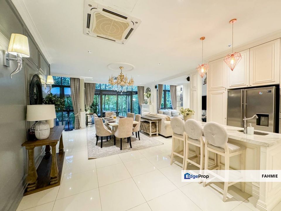 Fully renovated. Freehold. Mirage By The Lake. Perdana Lakeview West. Cyberjaya., Selangor, Cyberjaya