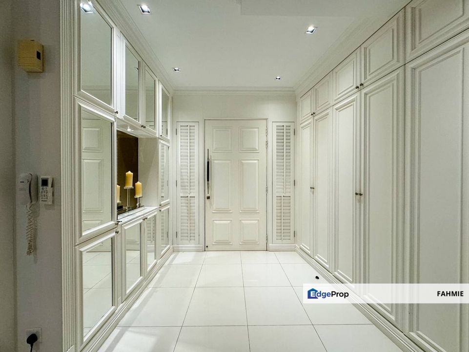 Fully renovated. Freehold. Mirage By The Lake. Perdana Lakeview West. Cyberjaya., Selangor, Cyberjaya