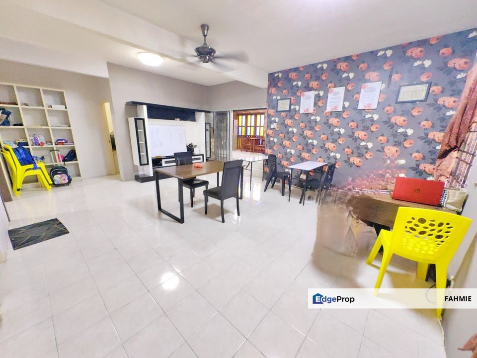 Not facing other house. Fully renovated. Seksyen 6. Bandar Bukit Mahkota. Bangi., Selangor, Bangi