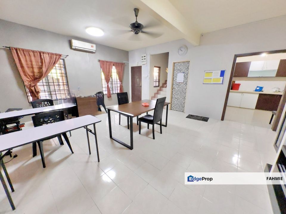 Not facing other house. Fully renovated. Seksyen 6. Bandar Bukit Mahkota. Bangi., Selangor, Bangi