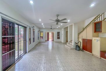 Corner lot. Freehold. Bukit Jelutong. Shah Alam. 