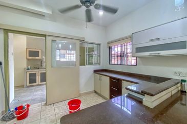 Corner lot. Freehold. Bukit Jelutong. Shah Alam. 