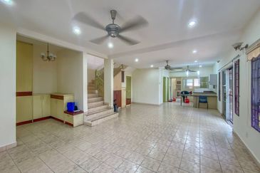 Corner lot. Freehold. Bukit Jelutong. Shah Alam. 