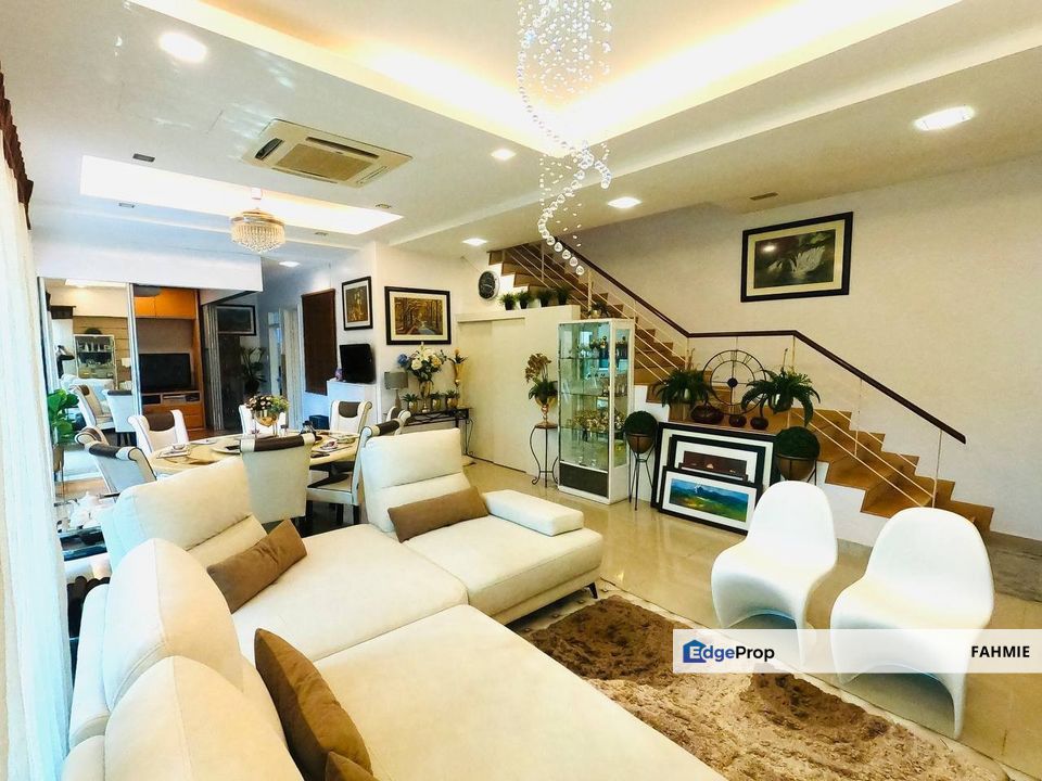 Corner lot. Fully renovated. Taman Ampang Saujana. Ampang. , Selangor, Ampang