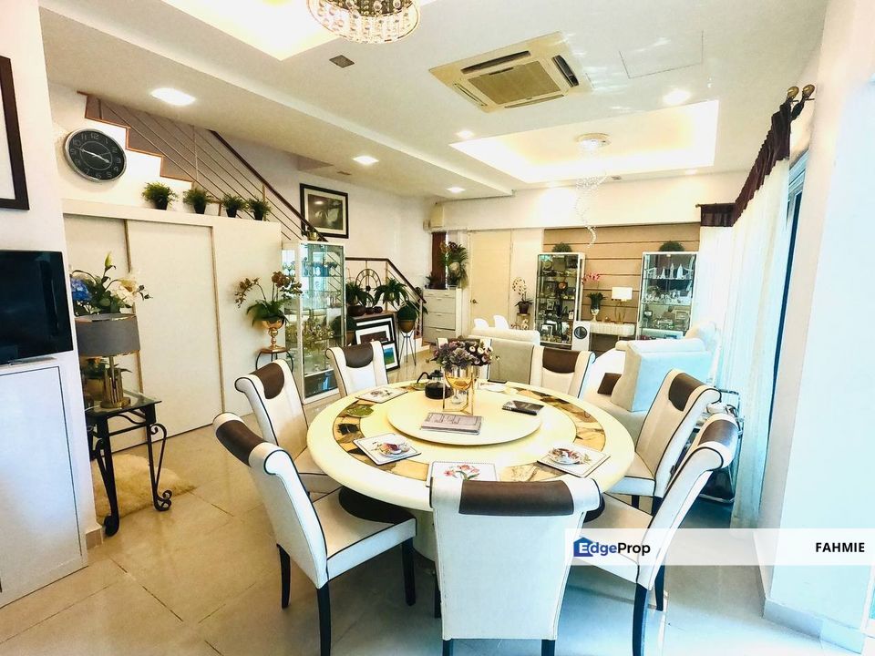 Corner lot. Fully renovated. Taman Ampang Saujana. Ampang. , Selangor, Ampang