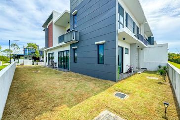 Lucent Residence @ twentyfive.7