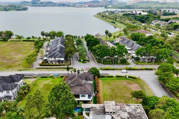 Perdana Lakeview East