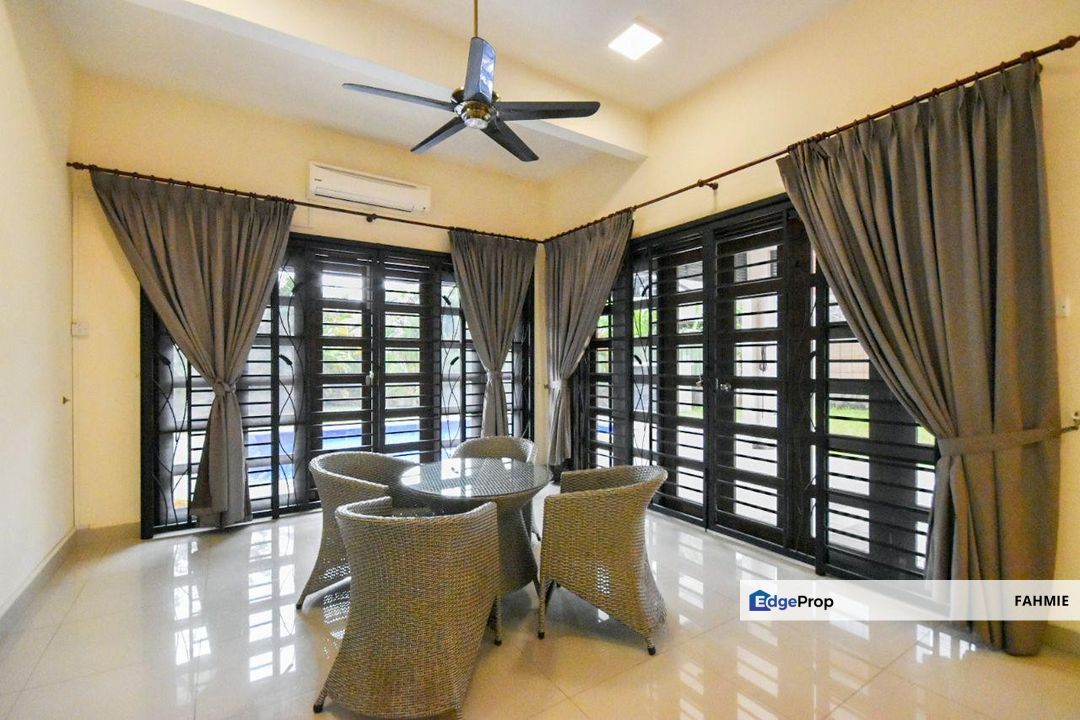 Corner lot. With swimming pool. Freehold. Laman Kekwa. Nilai Impian. Nilai. , Negeri Sembilan, Nilai