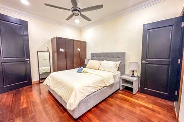 Kiara Peak (Puncak Kiara)