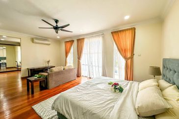 Kiara Peak (Puncak Kiara)