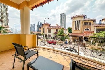 Kiara Peak (Puncak Kiara)