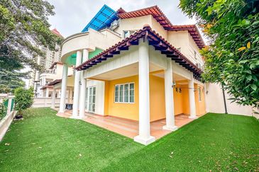 Kiara Peak (Puncak Kiara)