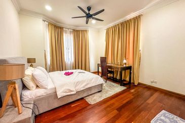 Kiara Peak (Puncak Kiara)