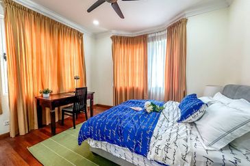 Kiara Peak (Puncak Kiara)