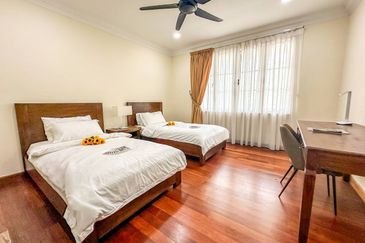 Kiara Peak (Puncak Kiara)