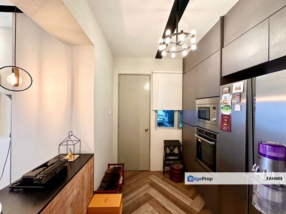 Fully renovated. Corner unit. Freehold. Putra 1 Apartment. Bandar Seri Putra. Bangi. , Selangor, Kajang