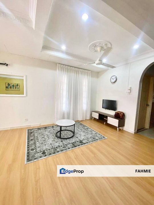 Corner lot. Renovated. Taman Semarak. Kajang. , Selangor, Kajang